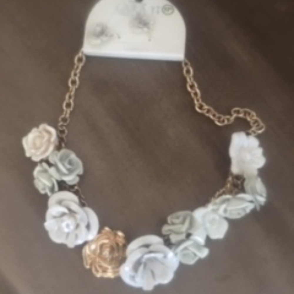 ❤️Parati Necklace w/Earrings  47  - $12 FIRM OR FREE